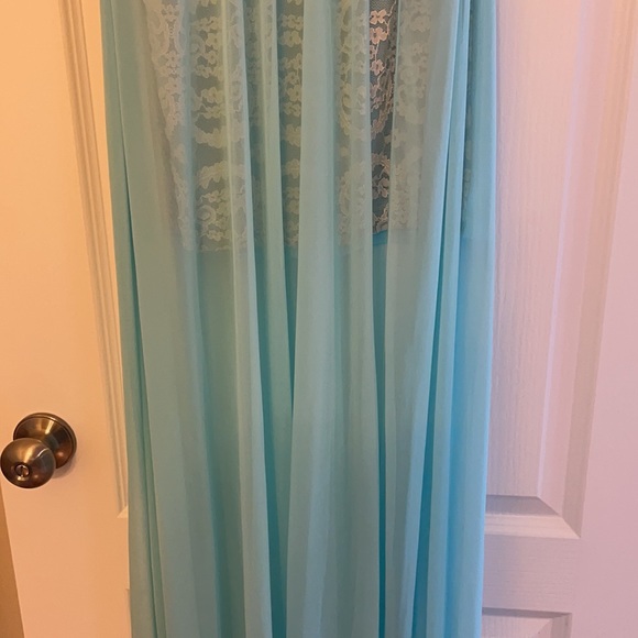 Gown - Picture 3 of 5